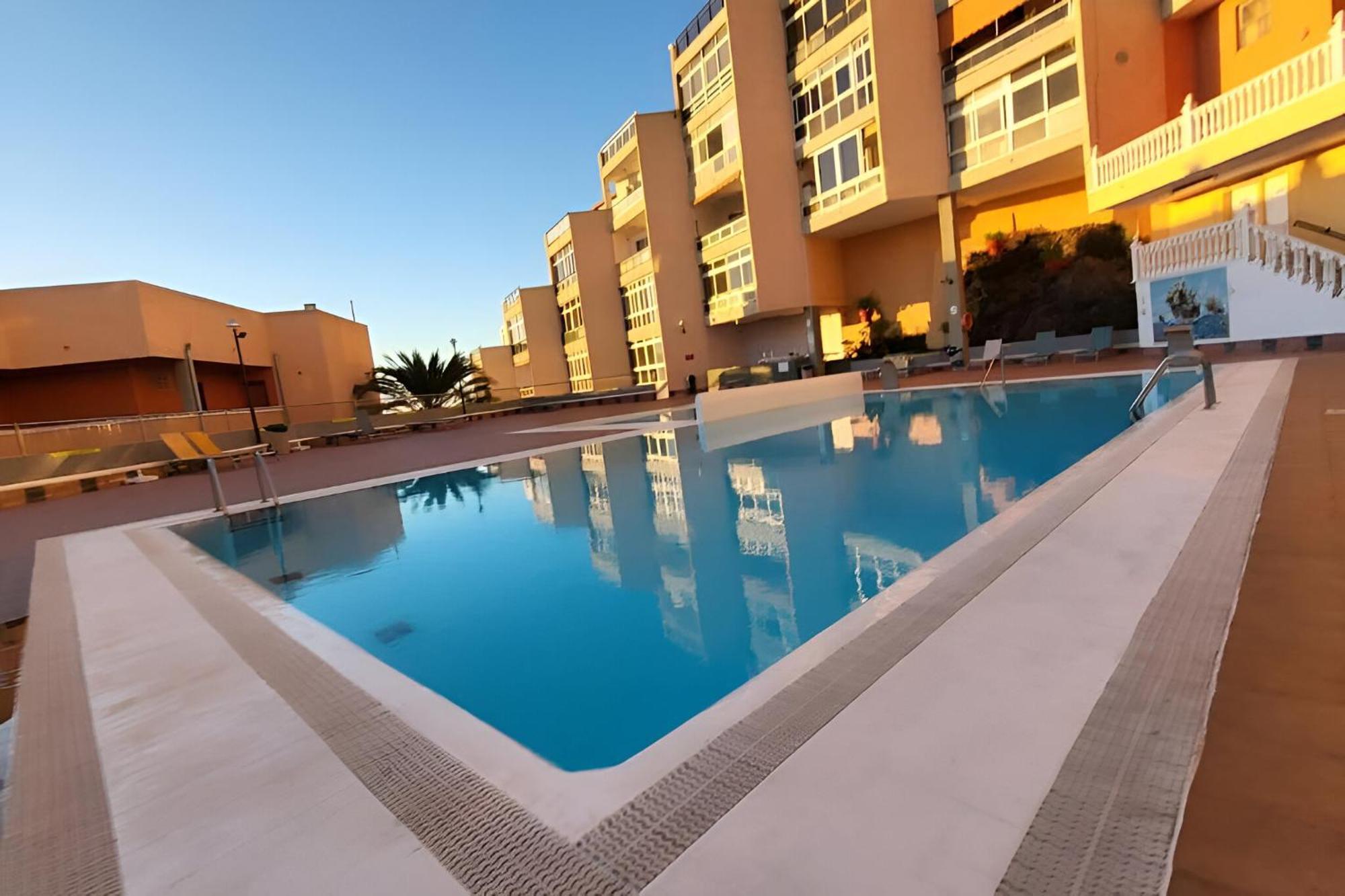 Hermoso Con Piscina En Caletillas